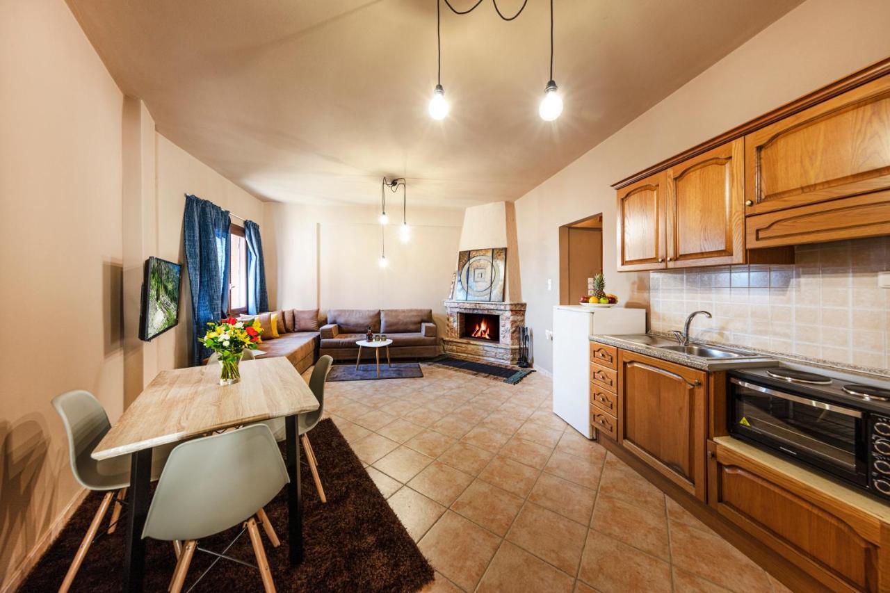Deluxe Apartments By White Hills Arachova Exterior photo